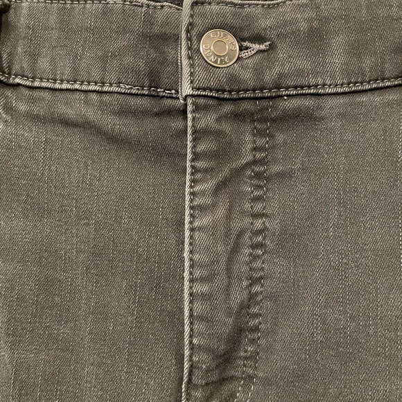 Chaps Black Stretch Jeans, straight leg, zip & button, slimming fit, sz 16 - Picture 4 of 15